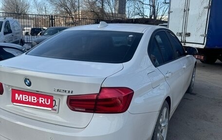 BMW 3 серия, 2017 год, 1 880 000 рублей, 14 фотография