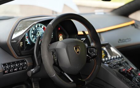 Lamborghini Aventador I рестайлинг, 2018 год, 30 500 000 рублей, 2 фотография