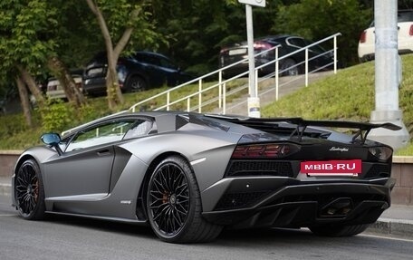 Lamborghini Aventador I рестайлинг, 2018 год, 30 500 000 рублей, 5 фотография