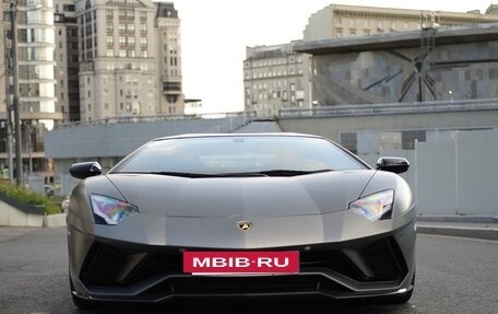 Lamborghini Aventador I рестайлинг, 2018 год, 30 500 000 рублей, 9 фотография