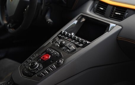 Lamborghini Aventador I рестайлинг, 2018 год, 30 500 000 рублей, 17 фотография