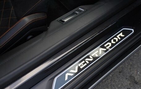 Lamborghini Aventador I рестайлинг, 2018 год, 30 500 000 рублей, 23 фотография