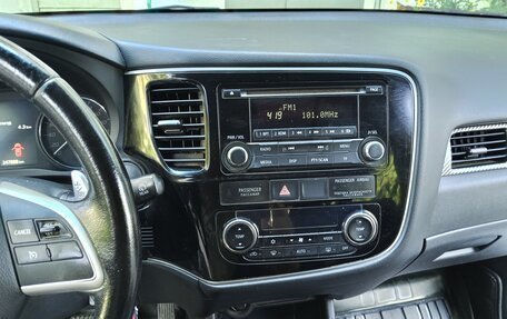 Mitsubishi Outlander III рестайлинг 3, 2014 год, 1 395 000 рублей, 8 фотография