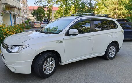 Mitsubishi Outlander III рестайлинг 3, 2014 год, 1 395 000 рублей, 11 фотография