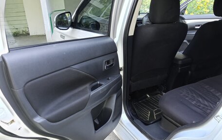 Mitsubishi Outlander III рестайлинг 3, 2014 год, 1 395 000 рублей, 5 фотография