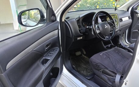 Mitsubishi Outlander III рестайлинг 3, 2014 год, 1 395 000 рублей, 7 фотография