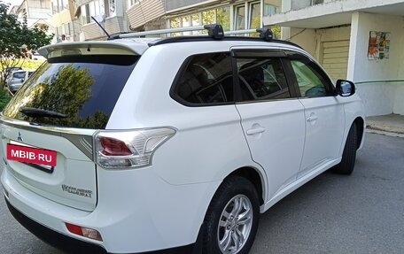 Mitsubishi Outlander III рестайлинг 3, 2014 год, 1 395 000 рублей, 3 фотография