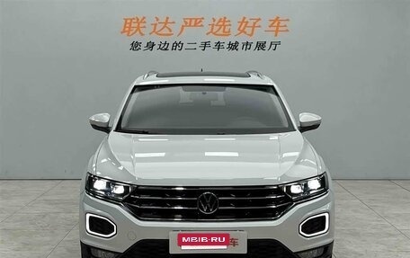 Volkswagen T-Roc I, 2022 год, 2 324 500 рублей, 2 фотография