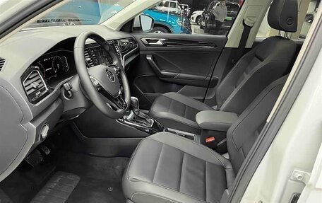 Volkswagen T-Roc I, 2022 год, 2 324 500 рублей, 10 фотография