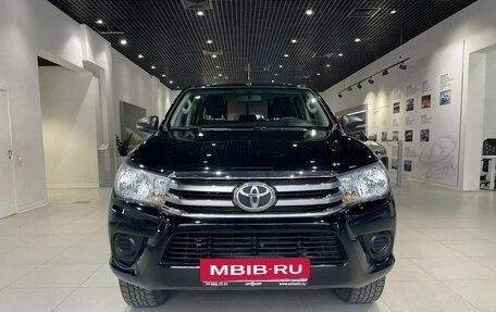 Toyota Hilux VIII, 2018 год, 2 800 000 рублей, 2 фотография
