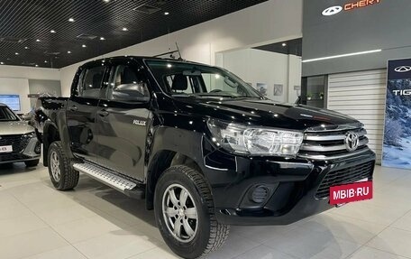 Toyota Hilux VIII, 2018 год, 2 800 000 рублей, 3 фотография