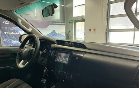 Toyota Hilux VIII, 2018 год, 2 800 000 рублей, 9 фотография