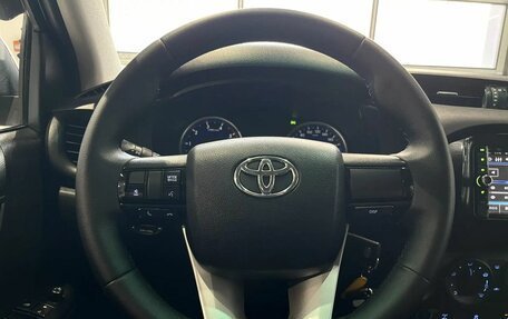 Toyota Hilux VIII, 2018 год, 2 800 000 рублей, 13 фотография