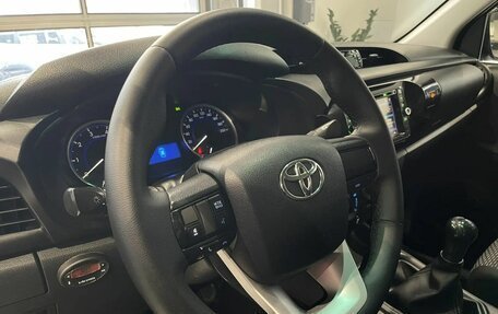 Toyota Hilux VIII, 2018 год, 2 800 000 рублей, 12 фотография