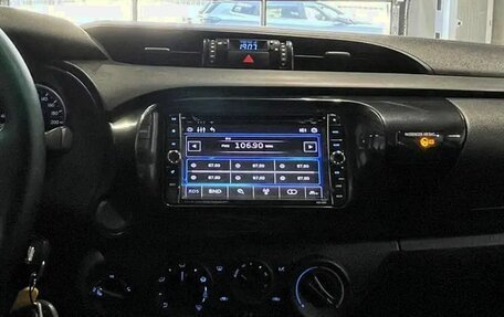 Toyota Hilux VIII, 2018 год, 2 800 000 рублей, 15 фотография