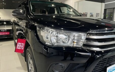 Toyota Hilux VIII, 2018 год, 2 800 000 рублей, 8 фотография