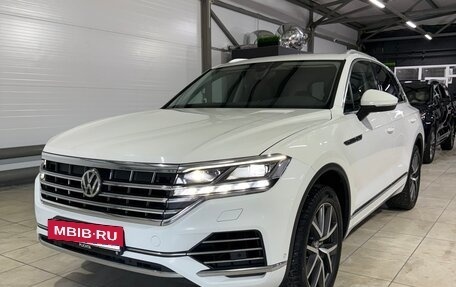 Volkswagen Touareg III, 2019 год, 4 400 000 рублей, 3 фотография