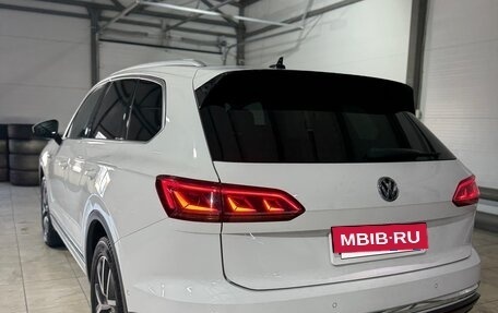 Volkswagen Touareg III, 2019 год, 4 400 000 рублей, 6 фотография