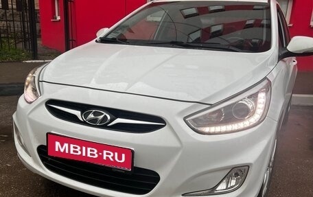 Hyundai Solaris II рестайлинг, 2013 год, 900 000 рублей, 2 фотография
