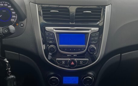 Hyundai Solaris II рестайлинг, 2013 год, 900 000 рублей, 4 фотография