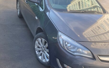 Opel Astra J, 2013 год, 600 000 рублей, 2 фотография