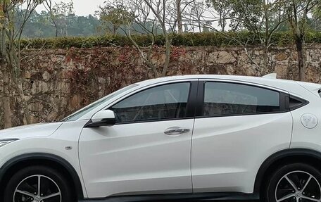 Honda Vezel, 2022 год, 1 684 000 рублей, 3 фотография