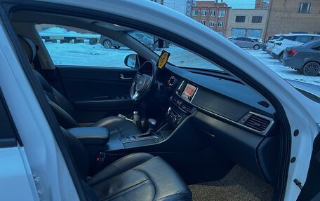 KIA K5 II, 2017 год, 1 700 000 рублей, 9 фотография