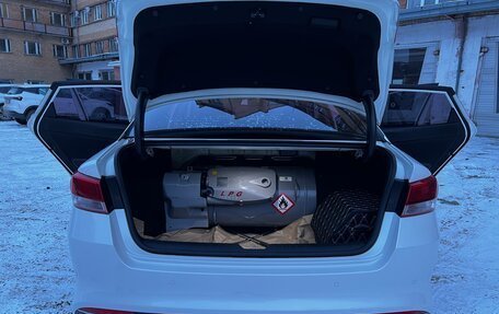 KIA K5 II, 2017 год, 1 700 000 рублей, 25 фотография