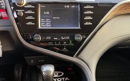 Toyota Camry, 2018 год, 2 780 000 рублей, 10 фотография