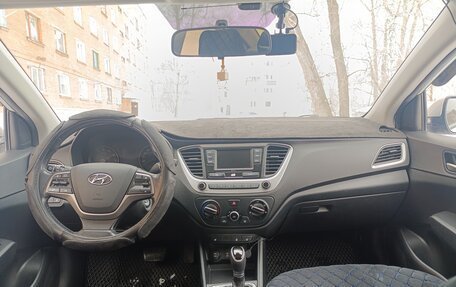 Hyundai Solaris II рестайлинг, 2017 год, 1 350 000 рублей, 7 фотография