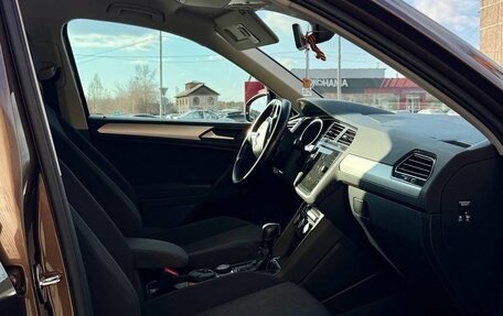 Volkswagen Tiguan II, 2019 год, 2 600 000 рублей, 2 фотография