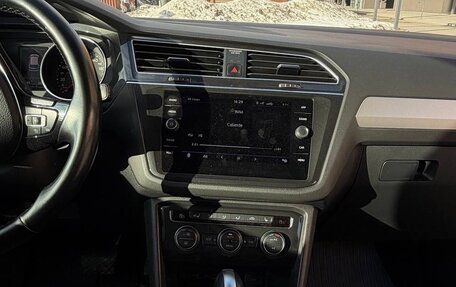 Volkswagen Tiguan II, 2019 год, 2 600 000 рублей, 4 фотография