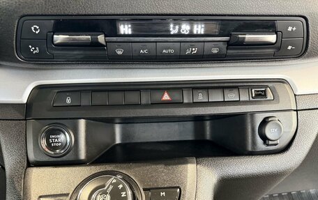 Opel Zafira Life I, 2020 год, 2 770 000 рублей, 29 фотография