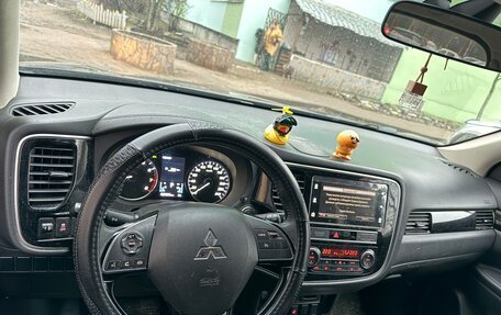 Mitsubishi Outlander III рестайлинг 3, 2019 год, 2 700 000 рублей, 6 фотография