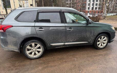 Mitsubishi Outlander III рестайлинг 3, 2019 год, 2 700 000 рублей, 4 фотография