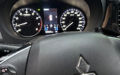 Mitsubishi Outlander III рестайлинг 3, 2019 год, 2 700 000 рублей, 5 фотография