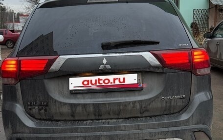 Mitsubishi Outlander III рестайлинг 3, 2019 год, 2 700 000 рублей, 7 фотография