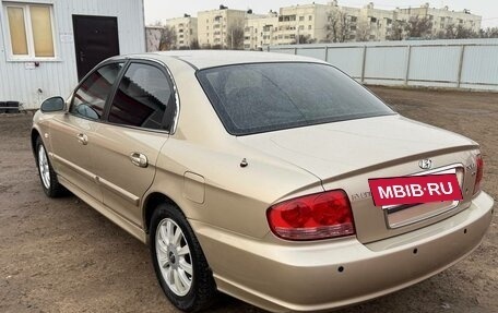 Hyundai Sonata IV рестайлинг, 2005 год, 550 000 рублей, 3 фотография