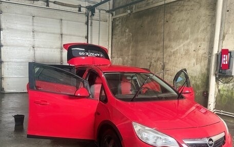 Opel Astra J, 2011 год, 560 000 рублей, 2 фотография