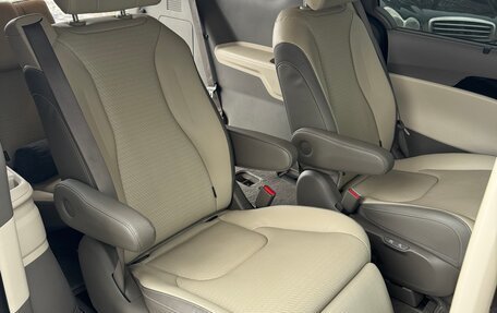 KIA Carnival, 2022 год, 4 500 000 рублей, 6 фотография