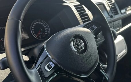 Volkswagen Multivan T6 рестайлинг, 2018 год, 4 900 000 рублей, 7 фотография