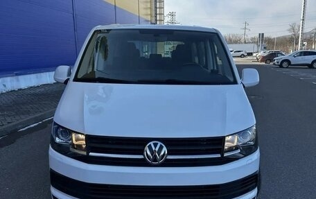 Volkswagen Multivan T6 рестайлинг, 2018 год, 4 900 000 рублей, 3 фотография