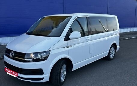 Volkswagen Multivan T6 рестайлинг, 2018 год, 4 900 000 рублей, 2 фотография