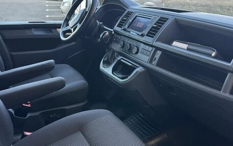 Volkswagen Multivan T6 рестайлинг, 2018 год, 4 900 000 рублей, 12 фотография