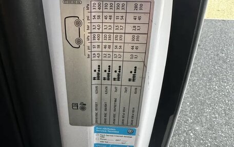 Volkswagen Multivan T6 рестайлинг, 2018 год, 4 900 000 рублей, 20 фотография