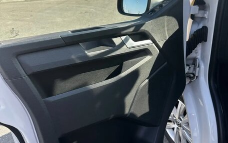 Volkswagen Multivan T6 рестайлинг, 2018 год, 4 900 000 рублей, 10 фотография