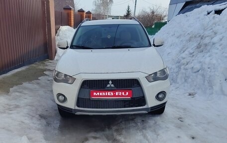 Mitsubishi Outlander III рестайлинг 3, 2011 год, 950 000 рублей, 1 фотография