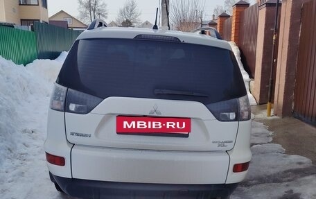 Mitsubishi Outlander III рестайлинг 3, 2011 год, 950 000 рублей, 2 фотография