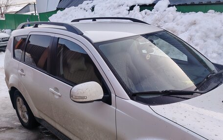 Mitsubishi Outlander III рестайлинг 3, 2011 год, 950 000 рублей, 4 фотография