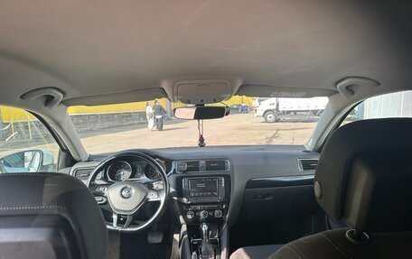 Volkswagen Jetta VI, 2017 год, 1 300 000 рублей, 18 фотография